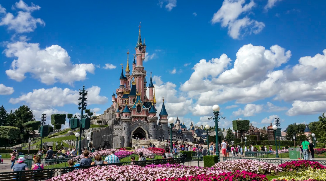 Disney’s Discount Strategy Pays Off as Theme Parks Grow While Rivals Lose Visitors 